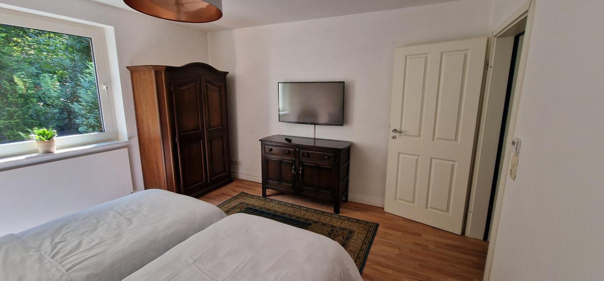Ruhiges Haus Im Gruenen Mit Whirlpool & 3 Schlafzimmern Nahe Messe Essen Apartment Essen